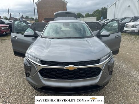 Used 2025 Chevrolet Trax LS w/ LS Convenience Package FWD image 10