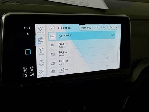 Used 2025 Volkswagen Atlas Cross Sport SE image 16