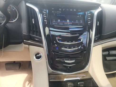 Used 2020 Cadillac Escalade Luxury image 12