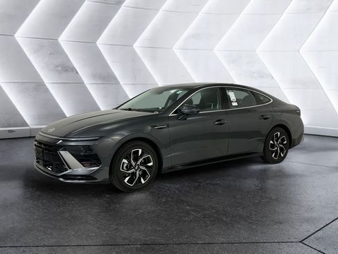 Used 2024 Hyundai Sonata SEL FWD image 3
