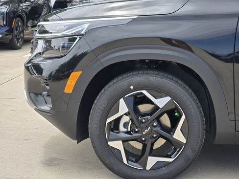 New 2026 Kia Seltos S FWD image 5