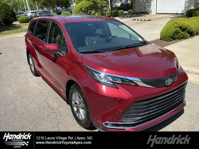 Used 2021 Toyota Sienna XLE