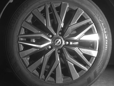 Used 2025 Nissan Altima 2.5 SV FWD image 12