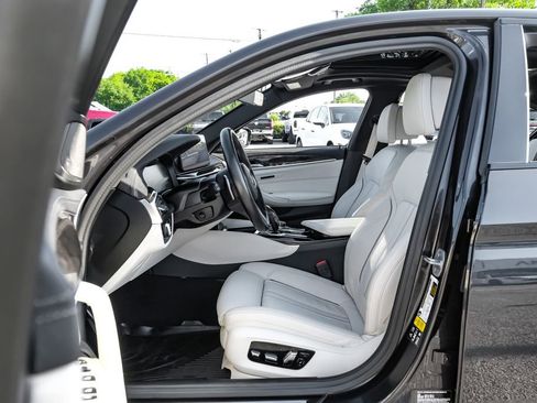 Used 2023 BMW M550i xDrive w/ Dynamic Handling Package AWD/4WD image 32