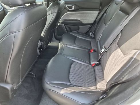 Used 2025 Jeep Compass Latitude w/ Sun & Sound Group AWD/4WD image 27