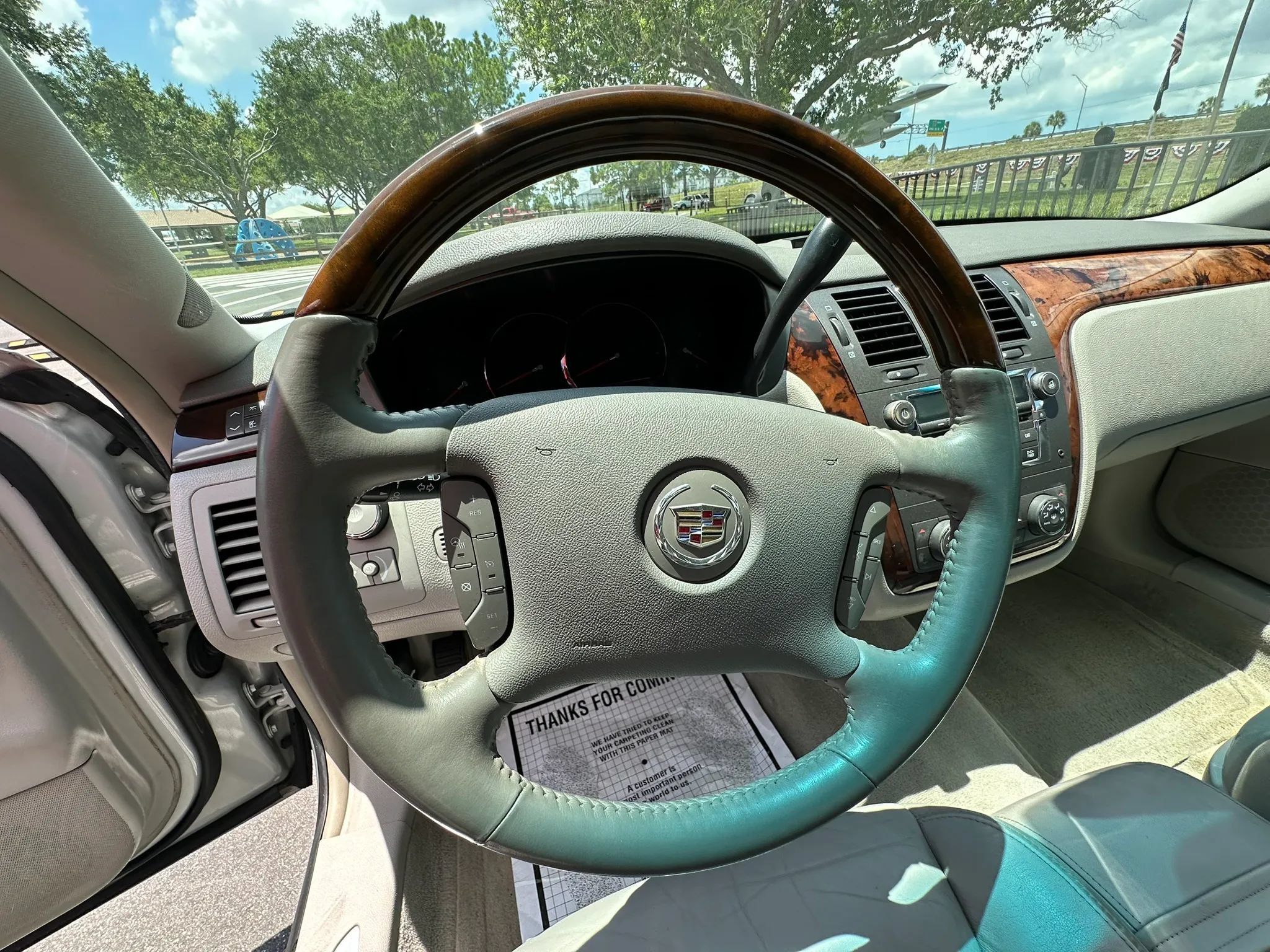 Used 2010 Cadillac DTS Luxury FWD image 35
