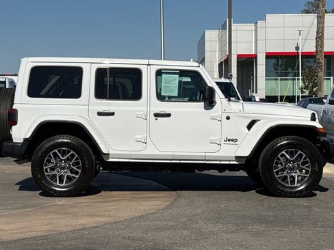 Used 2025 Jeep Wrangler Unlimited Sahara AWD/4WD image 3