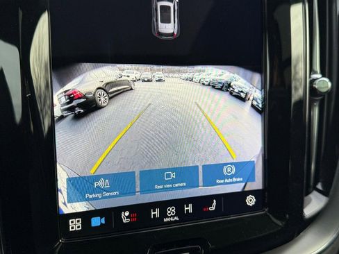 Certified 2025 Volvo XC60 B5 Core image 22