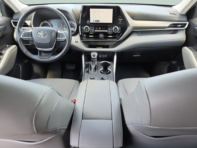 Used 2023 Toyota Highlander XLE AWD/4WD image 24