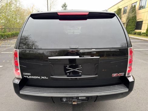 Used 2009 GMC Yukon XL Denali image 6
