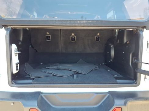 Used 2023 Jeep Wrangler Unlimited Sahara w/ Cold Weather Group AWD/4WD image 27