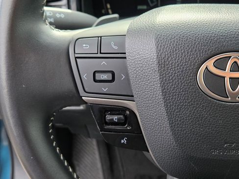 Used 2025 Toyota Camry SE w/ Convenience Package FWD image 25