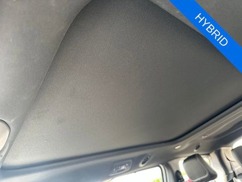 Used 2024 Chrysler Pacifica Premium FWD image 24