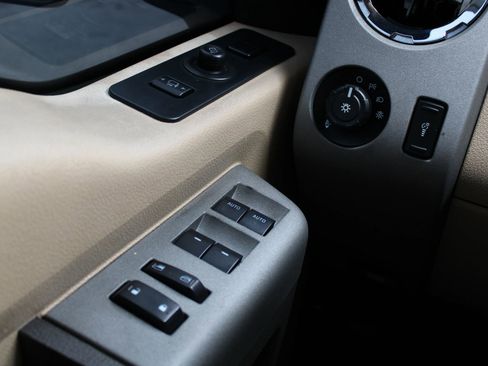 Used 2013 Ford F250 Lariat w/ Lariat Interior Pkg image 18