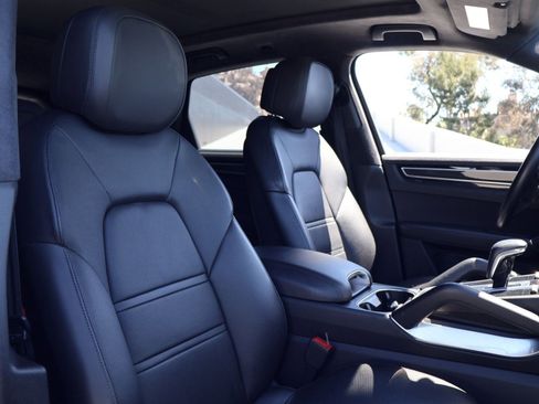 Certified 2019 Porsche Cayenne Turbo image 24