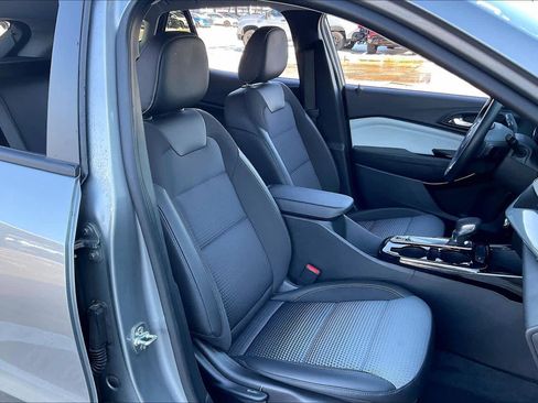 Certified 2025 Chevrolet Trax LT w/ LT Convenience Package image 10