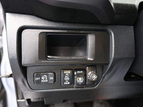 Used 2017 Toyota Tacoma TRD Sport image 24