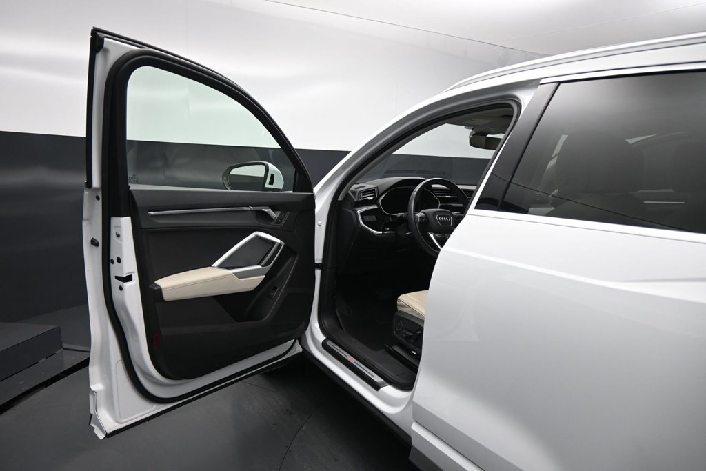 Used 2021 Audi Q3 2.0T Premium w/ Convenience Package AWD/4WD image 9