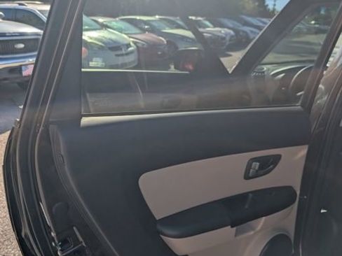 Used 2011 Kia Soul ! image 16