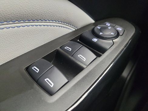 Used 2025 Chevrolet Trax LT FWD image 27