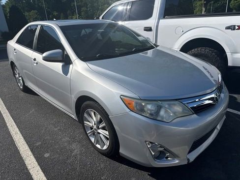 Used 2012 Toyota Camry XLE FWD image 2