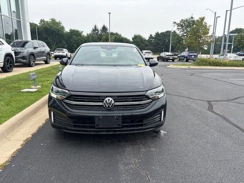 Used 2024 Volkswagen Jetta Sport FWD image 2