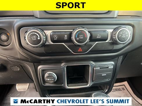 Used 2021 Jeep Gladiator Sport image 8