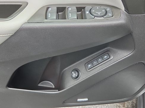 Used 2020 Chevrolet Equinox Premier FWD image 9