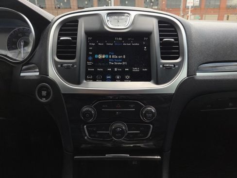 Used 2022 Chrysler 300 Touring RWD image 15