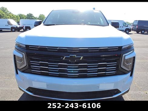 Used 2026 Chevrolet Suburban High Country AWD/4WD image 2