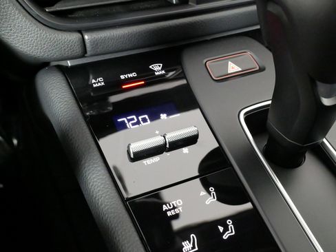 Used 2025 Porsche Macan image 63