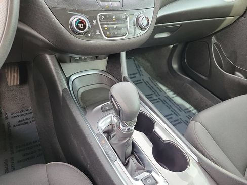 Used 2025 Chevrolet Malibu LT FWD image 18