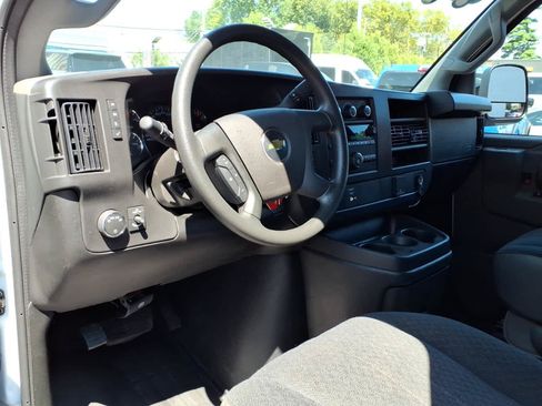 Used 2025 Chevrolet Express 2500 w/ Driver Convenience Package RWD image 9