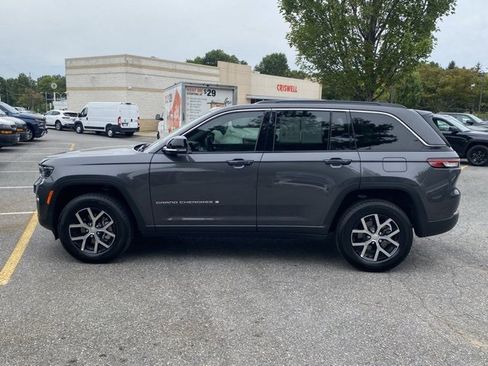 Used 2025 Jeep Grand Cherokee Limited image 4