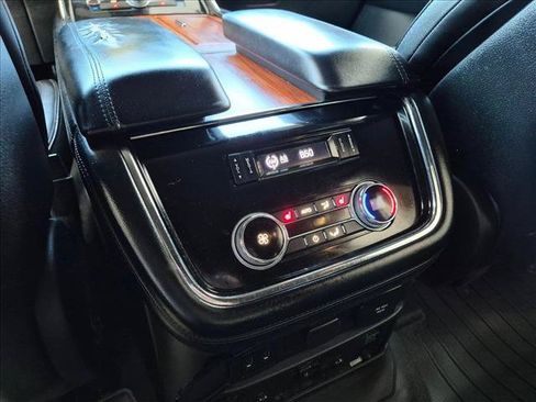 Used 2019 Lincoln Navigator Select AWD/4WD image 18