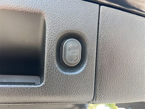 Used 2020 Cadillac Escalade Luxury w/ Escalade Sport Edition image 31