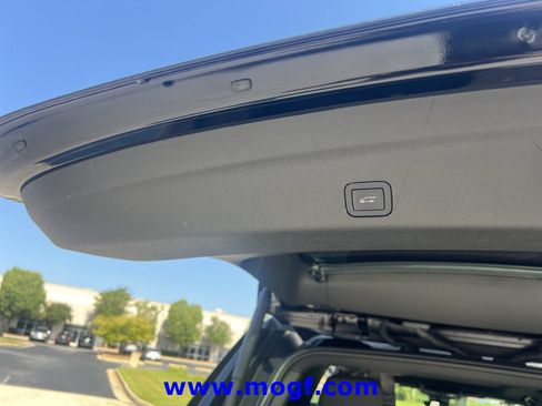 Used 2025 Chevrolet Tahoe High Country AWD/4WD image 26
