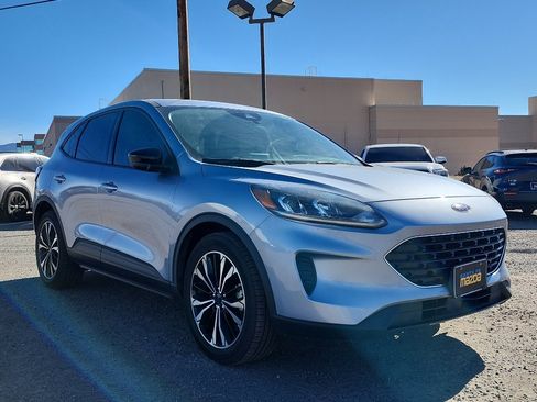 Used 2022 Ford Escape SE w/ SE Sport Appearance Package FWD image 3