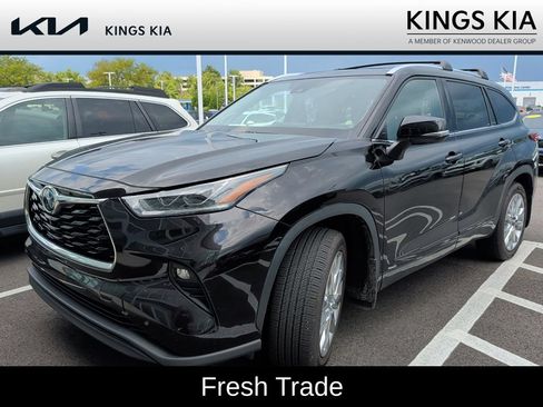 Used 2022 Toyota Highlander Limited AWD/4WD image 1