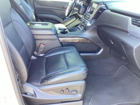 Used 2019 Chevrolet Suburban LT image 10