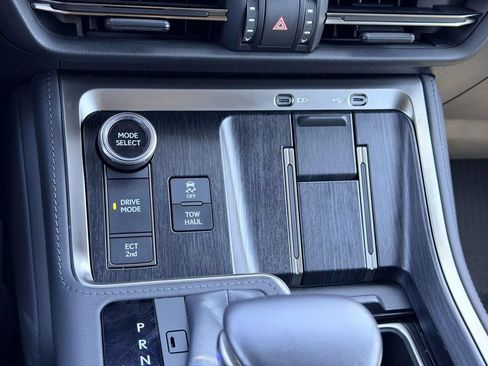 Used 2024 Lexus GX 550 w/ Accessory Package (Z1) AWD/4WD image 6