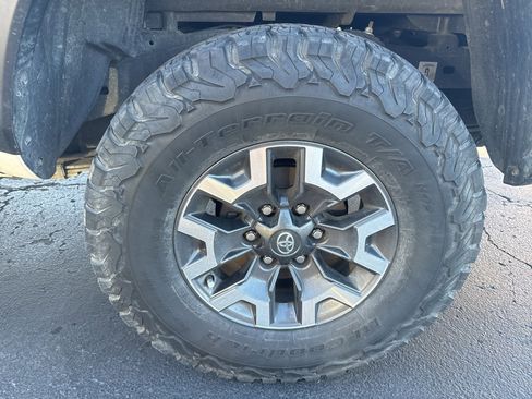 Used 2019 Toyota Tacoma TRD Off-Road image 10