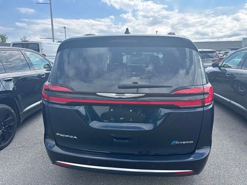 Used 2024 Chrysler Pacifica Pinnacle FWD image 17