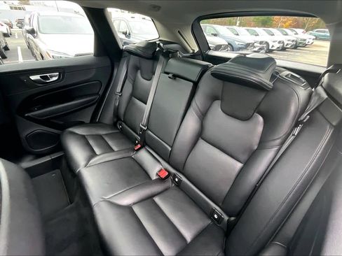 Certified 2023 Volvo XC60 B5 Plus w/ Climate Package image 19