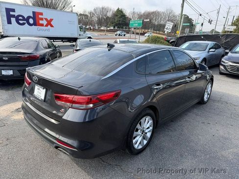 Used 2018 Kia Optima S w/ Panoramic Sunroof Package image 5
