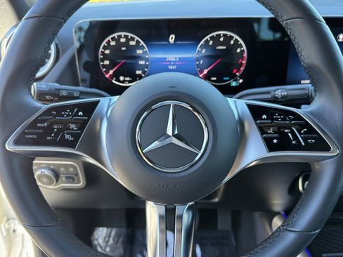 Used 2025 Mercedes-Benz GLA 250 image 24
