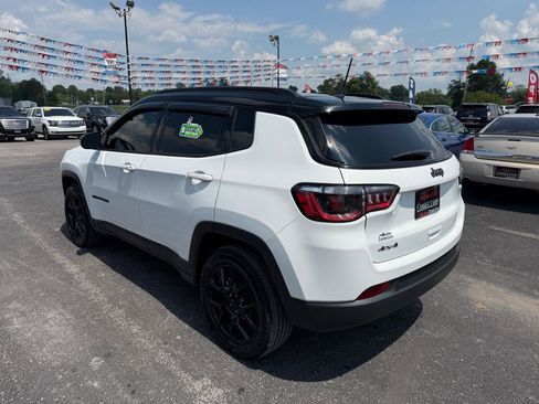 Used 2024 Jeep Compass Latitude w/ Convenience Group AWD/4WD image 8