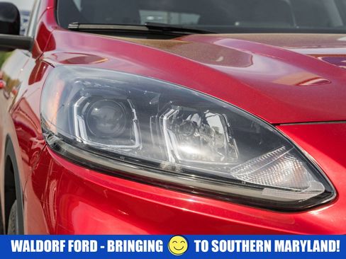 Used 2022 Ford Escape SE w/ SE Sport Appearance Package image 13