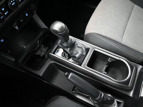 Used 2021 Toyota Tacoma TRD Off-Road AWD/4WD image 15