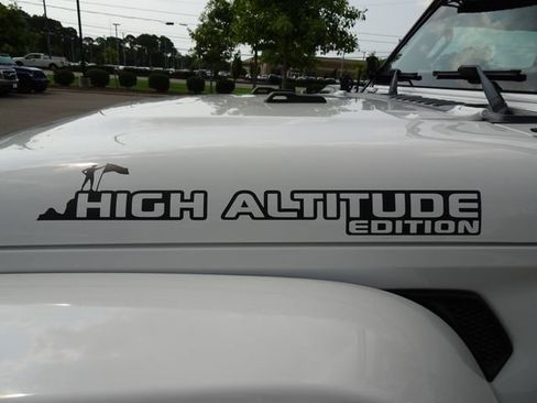 Used 2023 Jeep Gladiator Overland AWD/4WD image 39
